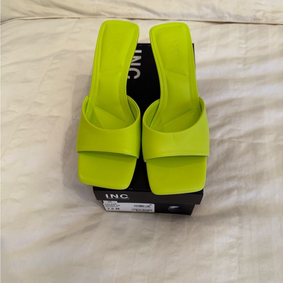 INC International Concepts Women's Bright Lime Green Heels - Picture 1 of 3